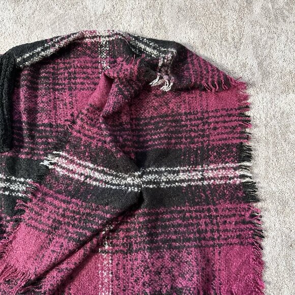 Max Edition Sweater women's Size S/M Burgundy Black and White Poncho Boho NWT$98 - Picture 6 of 7